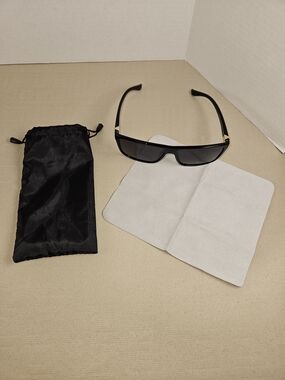 MERRY's Italian Men's Black Rectangular Sunglasses with Microfiber Pouch